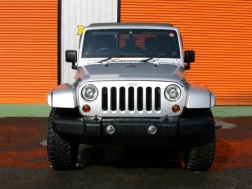 ラングラーアンリミテッド　サハラ　ソフトトップ　リフトアップ