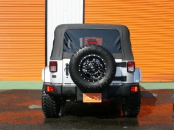 ラングラーアンリミテッド　サハラ　ソフトトップ　リフトアップ