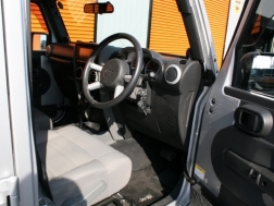 ラングラーアンリミテッド　サハラ　ソフトトップ　リフトアップ