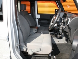 ラングラーアンリミテッド　サハラ　ソフトトップ　リフトアップ