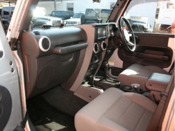 ラングラーアンリミテッド　サハラ　ソフトトップ　リフトアップ