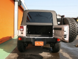 ラングラーアンリミテッド　サハラ　ソフトトップ　リフトアップ