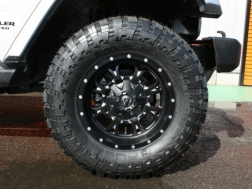 ラングラーアンリミテッド　サハラ　ソフトトップ　リフトアップ