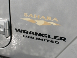 ラングラーアンリミテッド　サハラ　ソフトトップ　リフトアップ