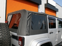 ラングラーアンリミテッド　サハラ　ソフトトップ　リフトアップ