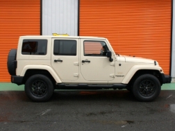 ラングラーアンリミテッド　希少色サハラタン