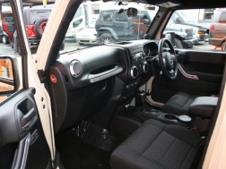 ラングラーアンリミテッド　希少色サハラタン