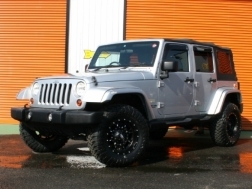 ラングラーアンリミテッド　サハラ　ソフトトップ　リフトアップ